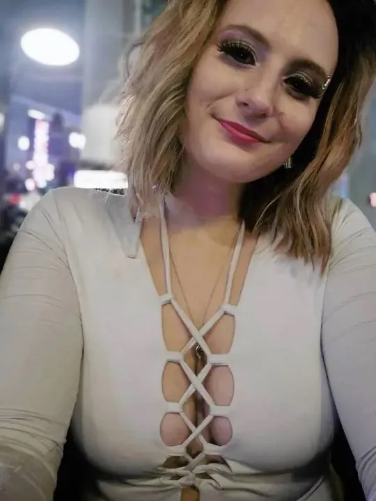 Fiona, 23 anni — incontri sesso a Novara
